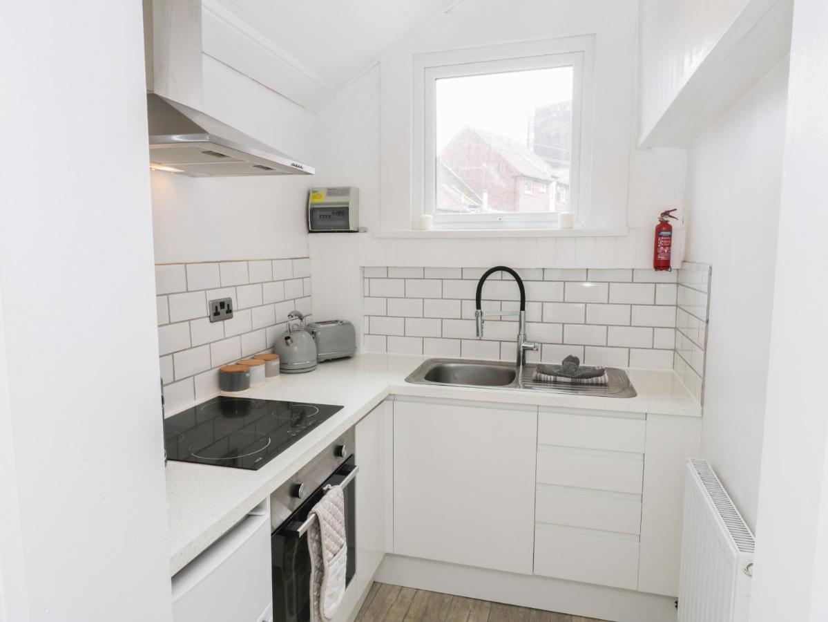The Surfers Bolt Hole Apartman Whitby Kültér fotó