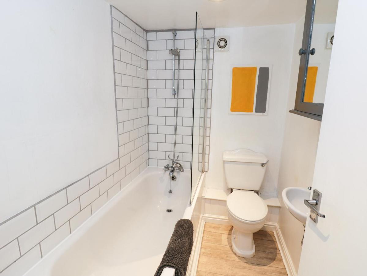 The Surfers Bolt Hole Apartman Whitby Kültér fotó